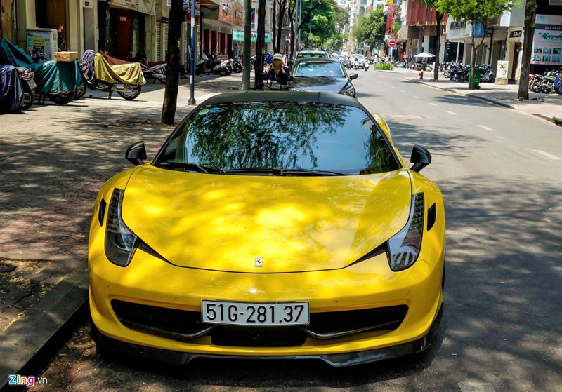 Ferrari 458 Italia tien ty  do carbon &quot;sang chanh&quot; o Sai Gon